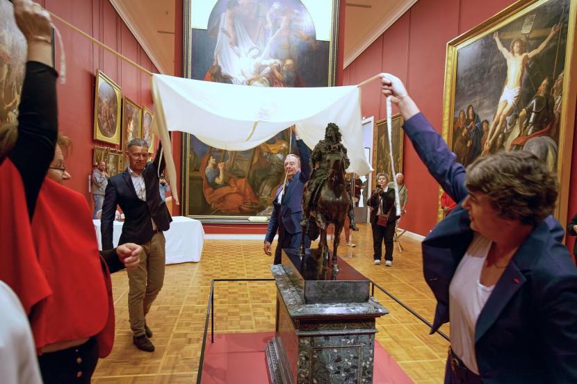 La maire de Rennes et la directrice du Louvre ont dévoilé la statue équestre au public le 17 septembre dernier