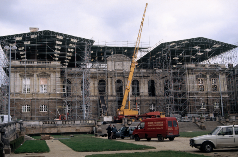 échafaudages sur le parlement