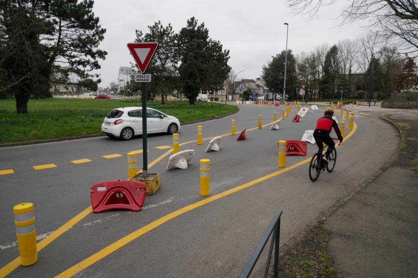 Aménagement expérimental au rond-point des Gayeulles