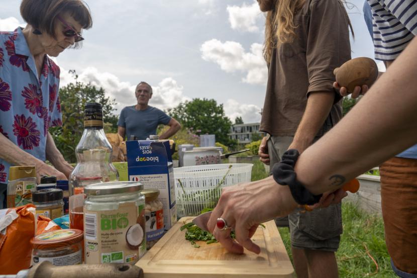 Atelier cueillette et cuisine au Blosne 