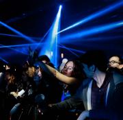 Public en liesse au parc des expositions pendant les TransMusicales