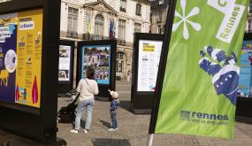 Exposition consacrée au Budget participatif en 2023, place de la Mairie.